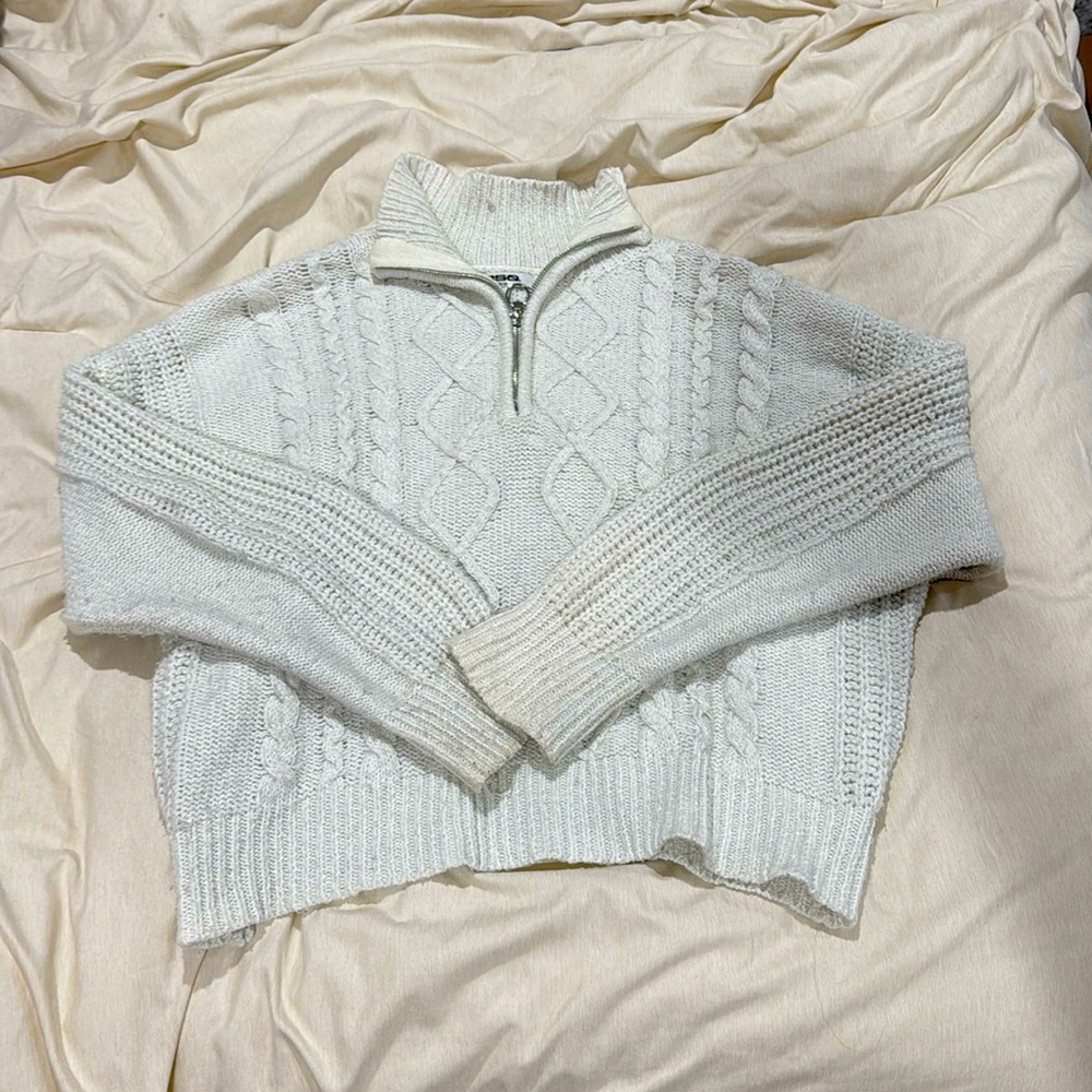 RSQ-Tilly’s 
White Quarter Zip Knit Sweater  
Girls X-Large / Women’s Small